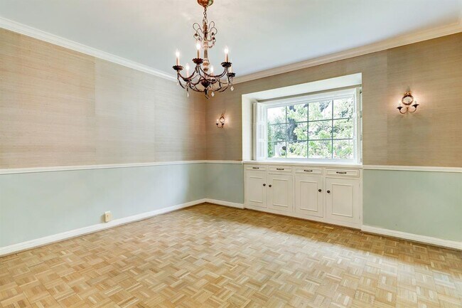 Building Photo - 2607 Avalon Pl