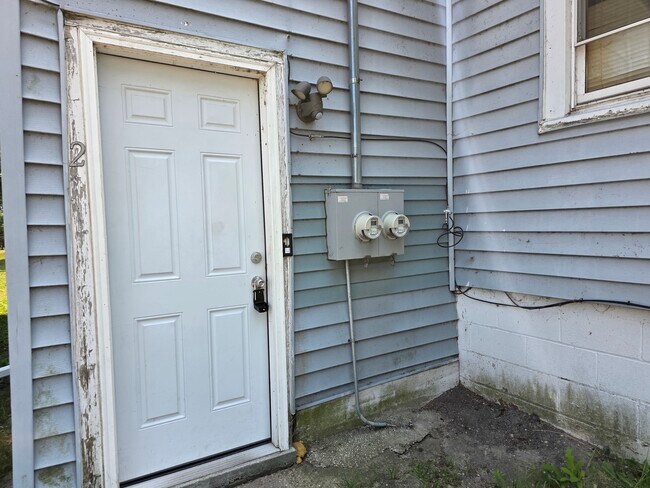 Building Photo - 1801 Victoria Ave
