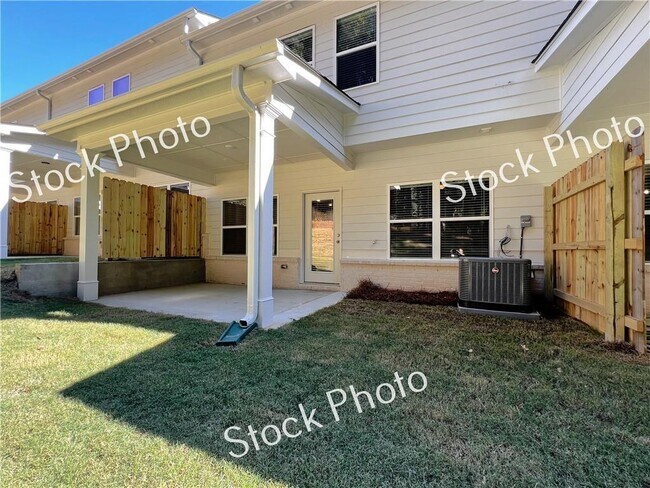 Building Photo - 5686 Rockfern Dr