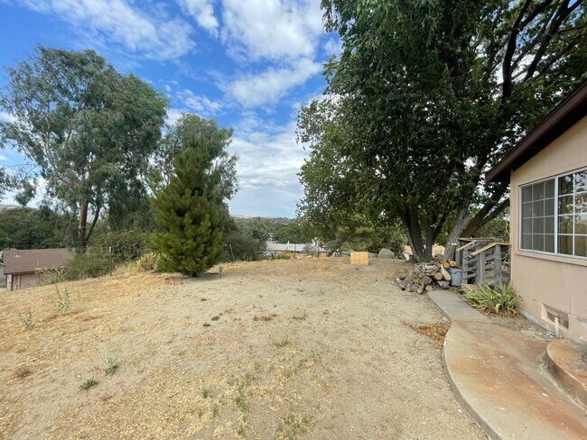 Building Photo - 2416 Cedar Dr