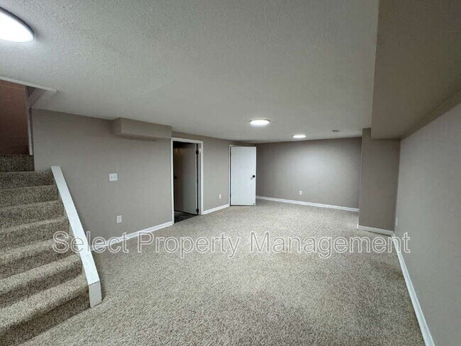 Building Photo - 2927 Hoagland Ave