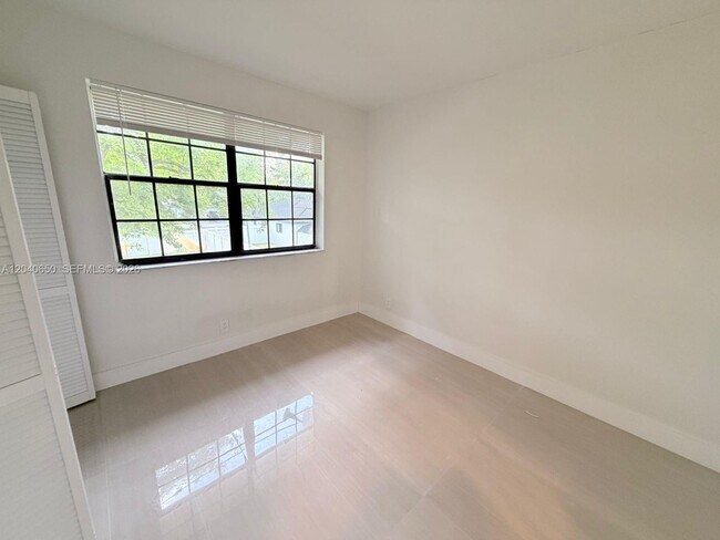 Building Photo - 2830 Coral Springs Dr