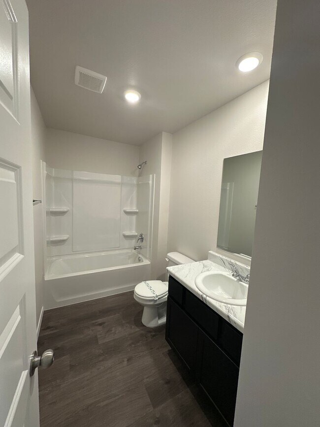 Building Photo - NOW PRELEASING! — Cozy 3 Bed, 2 Bath Home in Red Plains!