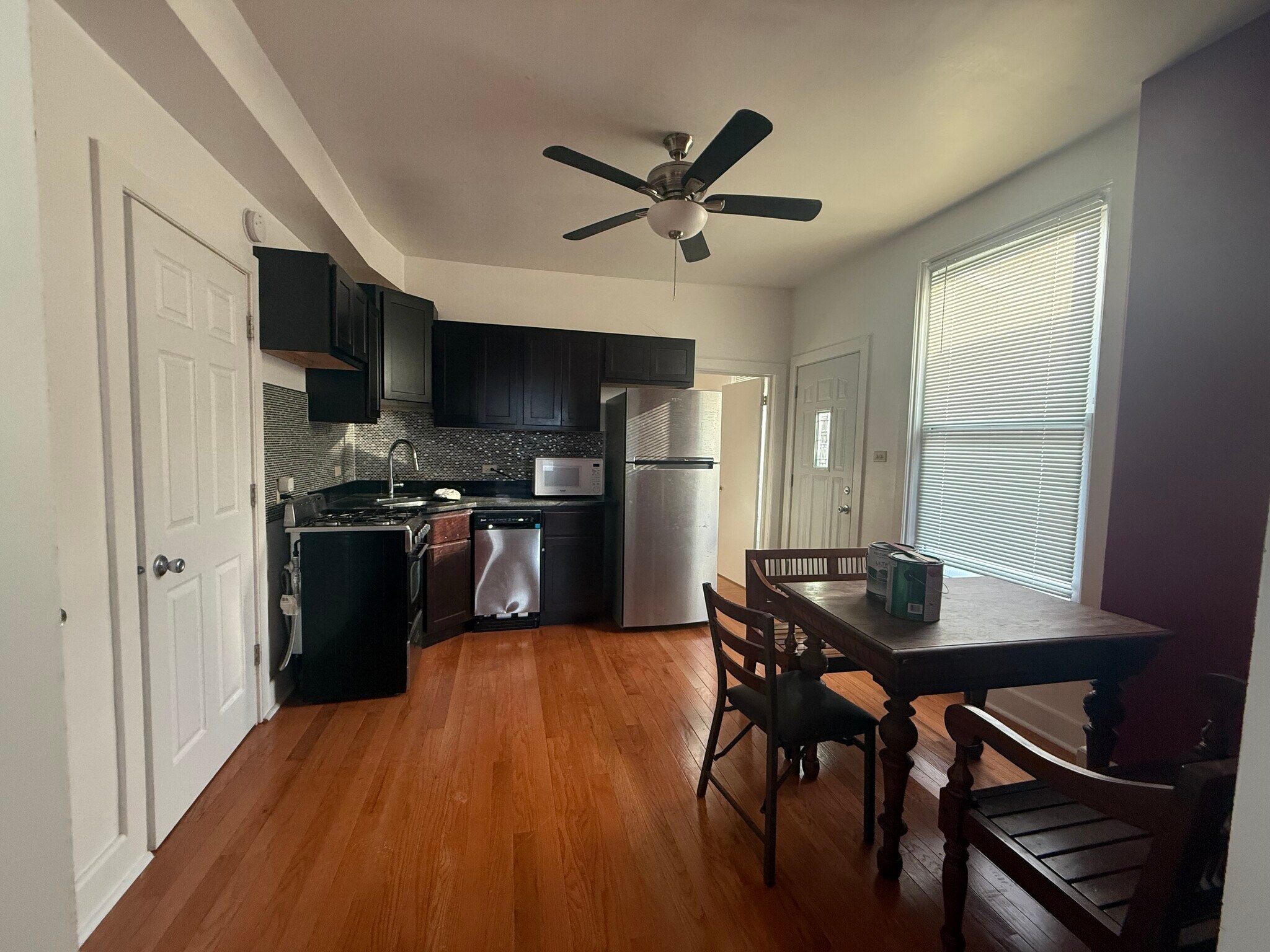 Building Photo - 2279 N Clybourn Ave