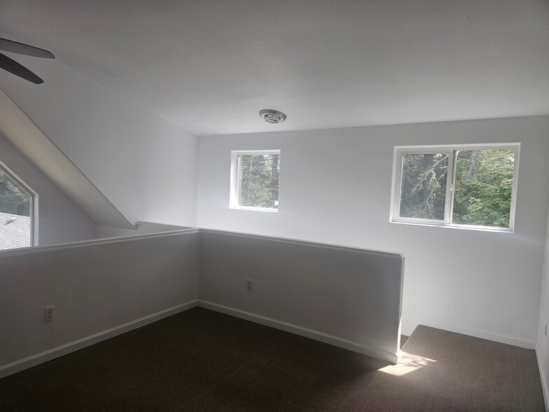 Building Photo - 735 Chenois Ave NE