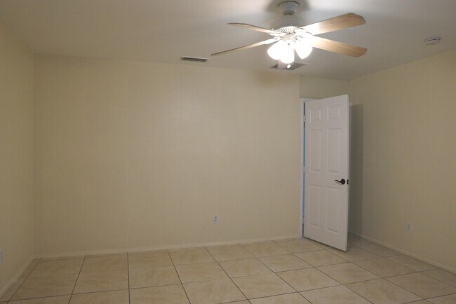 Building Photo - 31510 Avenida Del Padre