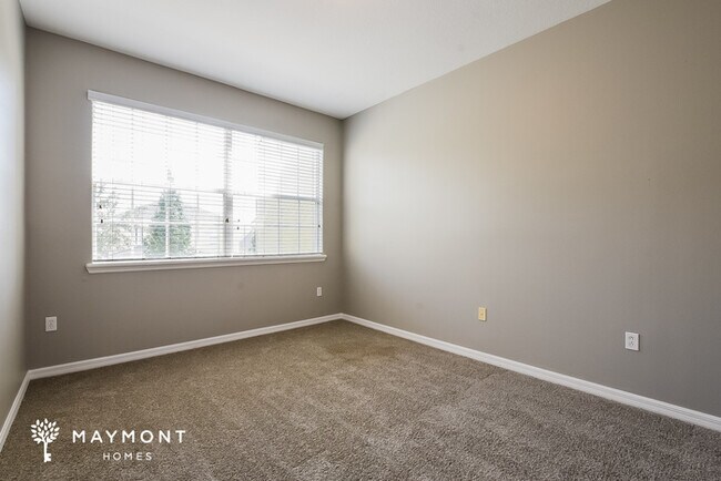 Building Photo - 4 Bedroom Townhome in Orlando