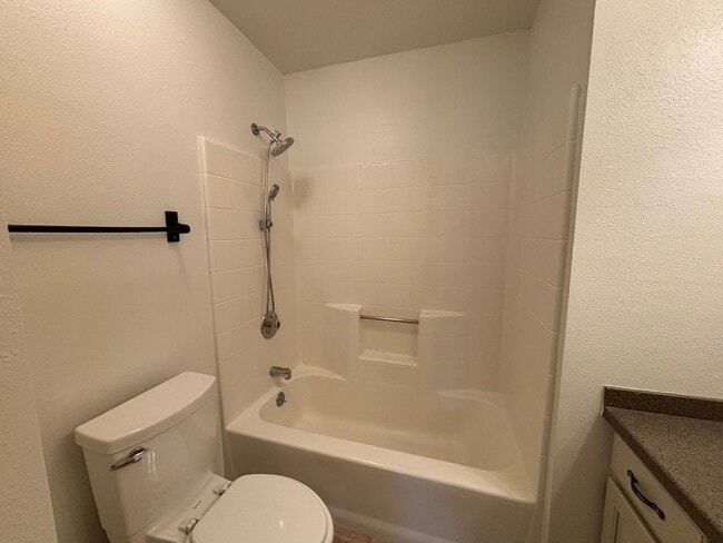 Building Photo - DARLING TOWNHOME FOR RENT!