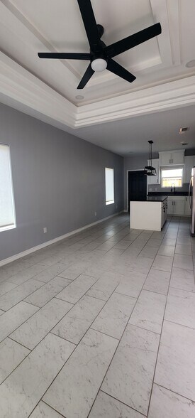Building Photo - 5809 Ozark Ave