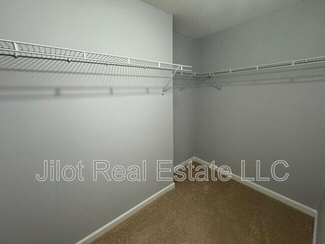 Building Photo - 459 Oak Hill Cir