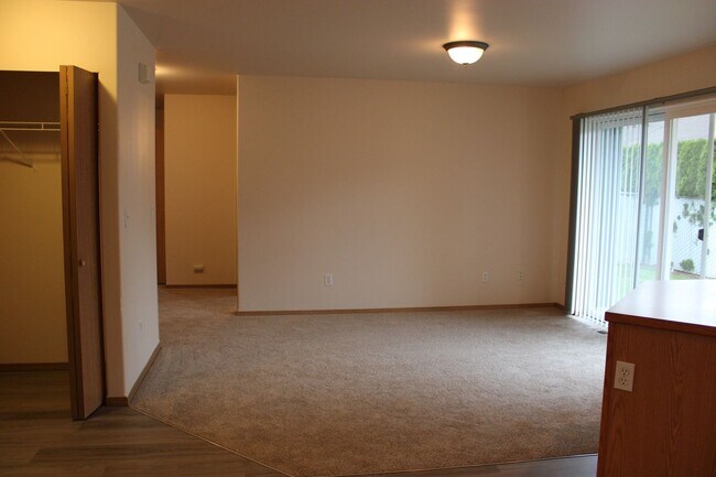 Building Photo - CM#5