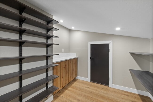Building Photo - 4 BED | 2 BATH | BARNDOMINIUM | HOT SPRINGS | FURNISHED