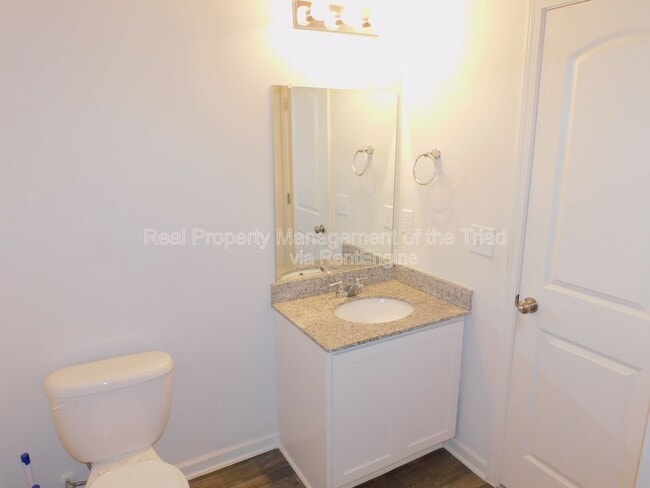 Building Photo - 604 Quail Ln