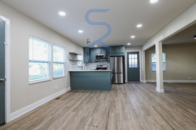 Building Photo - 1106 Wyland Dr SW