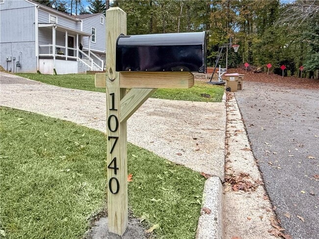 Building Photo - 10740 Plantation Bridge Dr