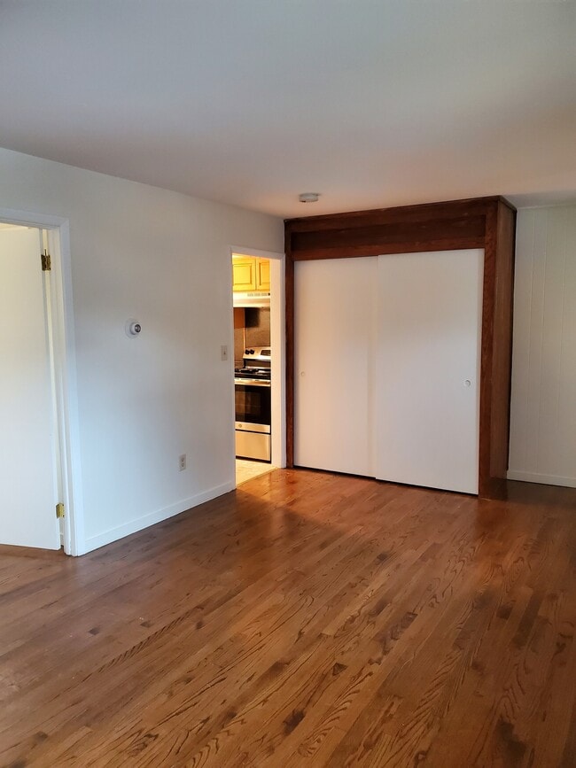 Building Photo - 50 Country Club Rd