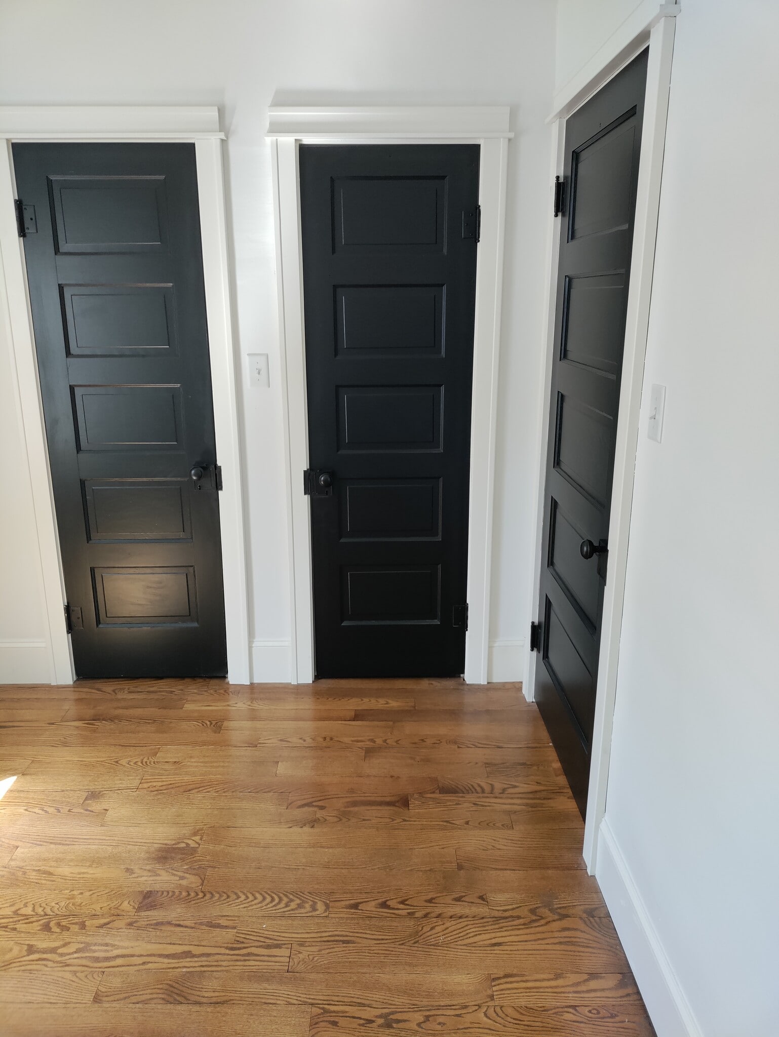 bedroom - 403 W 1st St