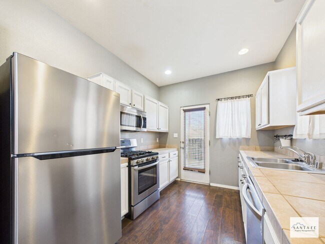 Building Photo - Single Family 3 Bedroom in Desirable Community