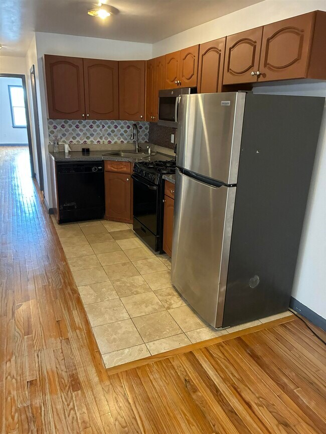 Building Photo - 294 Randolph Ave