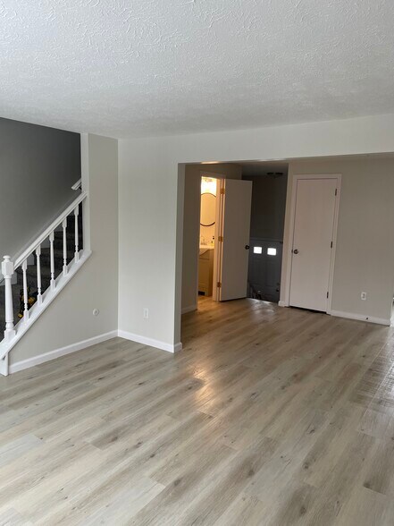 Building Photo - 329 Bellford Ct