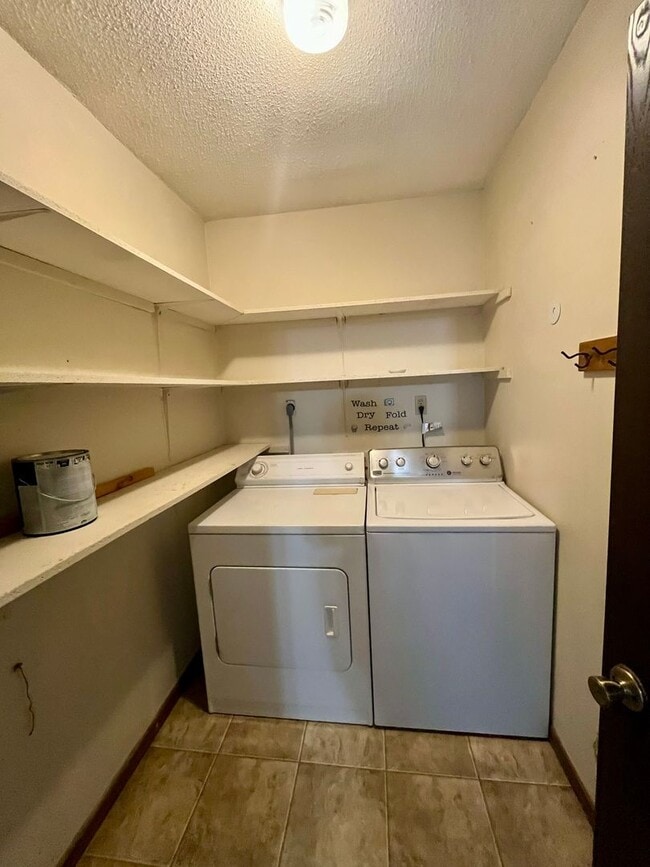 Building Photo - 4 Bed | 2 Bath | House