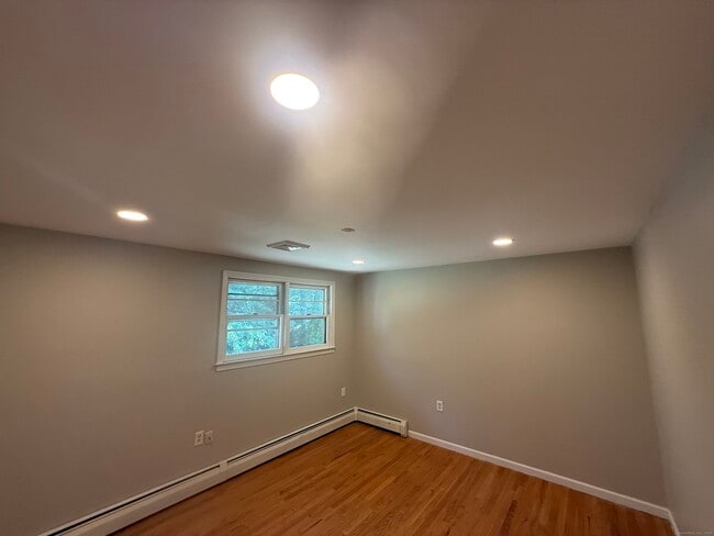 Building Photo - 40 Greenfield Dr