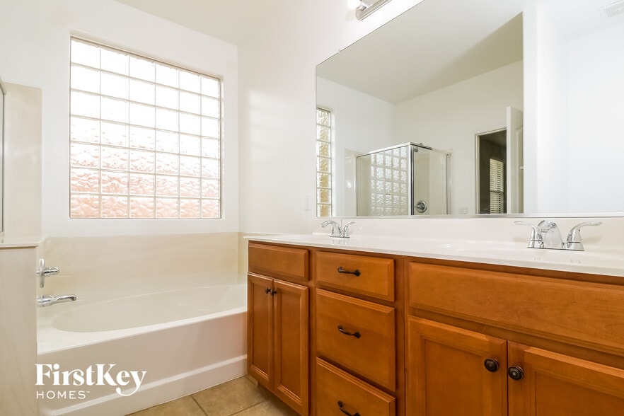 Building Photo - 15293 W Morning Glory St