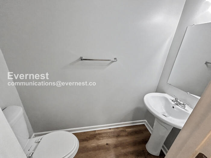 Building Photo - 4095 Robin Cir