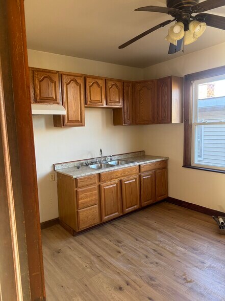 Building Photo - 6609 S California Ave