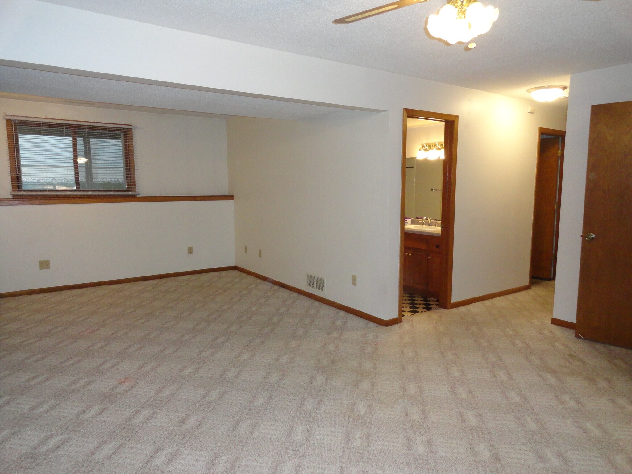 Building Photo - 1852 Evergreen Dr NW