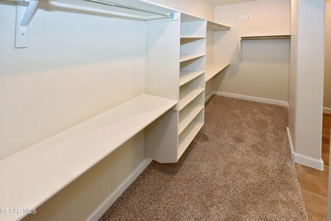 Building Photo - 705 Paseo De La Reina St