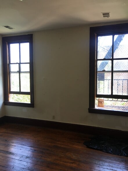 Building Photo - 1327 W Fayette St