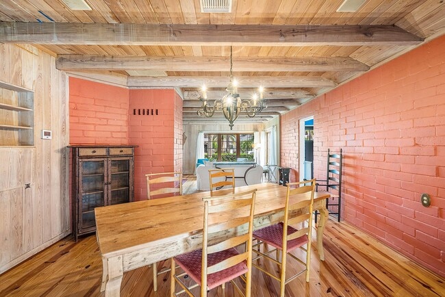 Building Photo - 334 Palm Trail