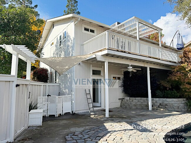 Building Photo - Beautiful Loomis Solar Home with Pool and Spa!!