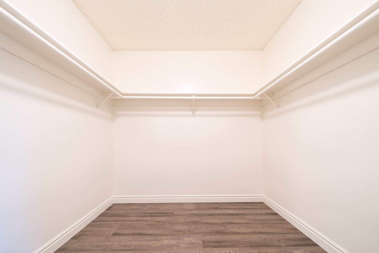 Building Photo - 1145 Meadow Lake Dr