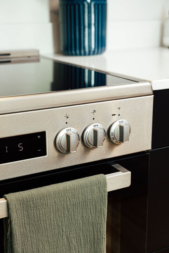 Building Photo - 1911 3rd Ave N