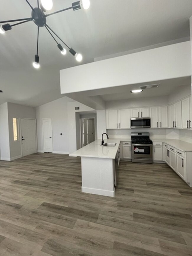 Building Photo - BEAUTIFUL CUSTOM CONDO IN DOWNTOWN SUMMERLIN