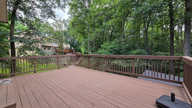 Building Photo - Beautiful Newington Forest Townhome