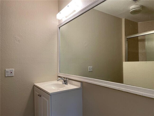 Building Photo - 11628 NW 26th Ct