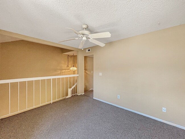 Building Photo - Beautiful 3BD/2.5BA Condo in Tierrasanta w...