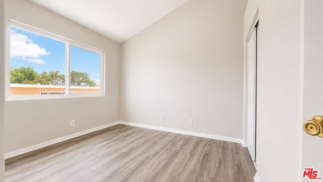 Building Photo - 14714 S Budlong Ave