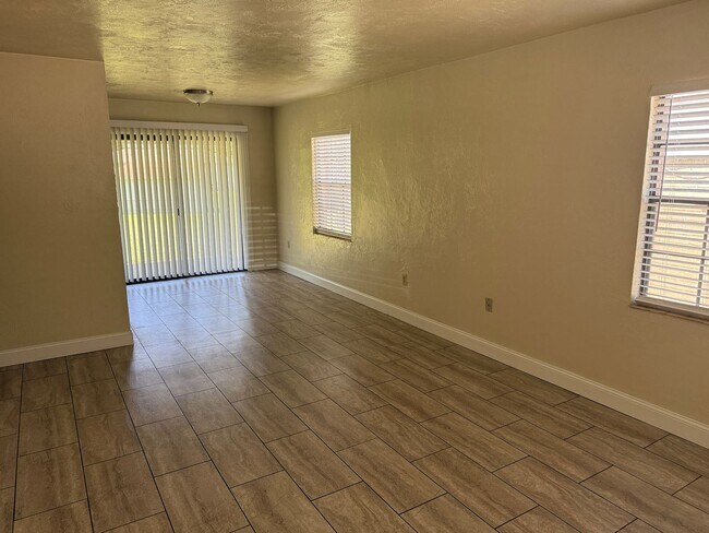 Building Photo - PORTLAND TOWNHOMES