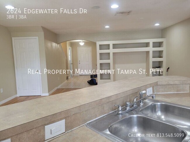 Building Photo - 2624 Edgewater Falls Dr