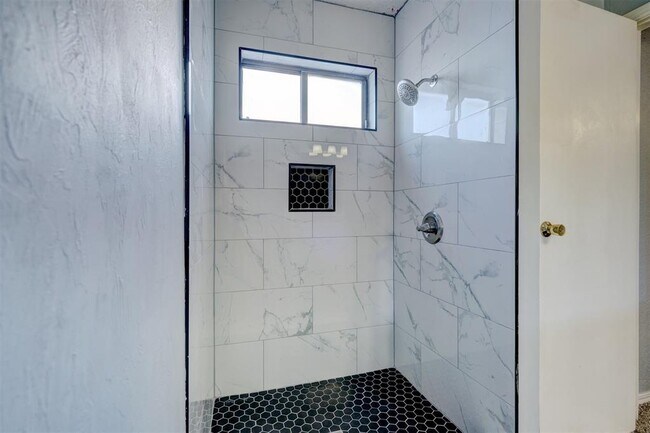 Building Photo - 6700 NW 124th St