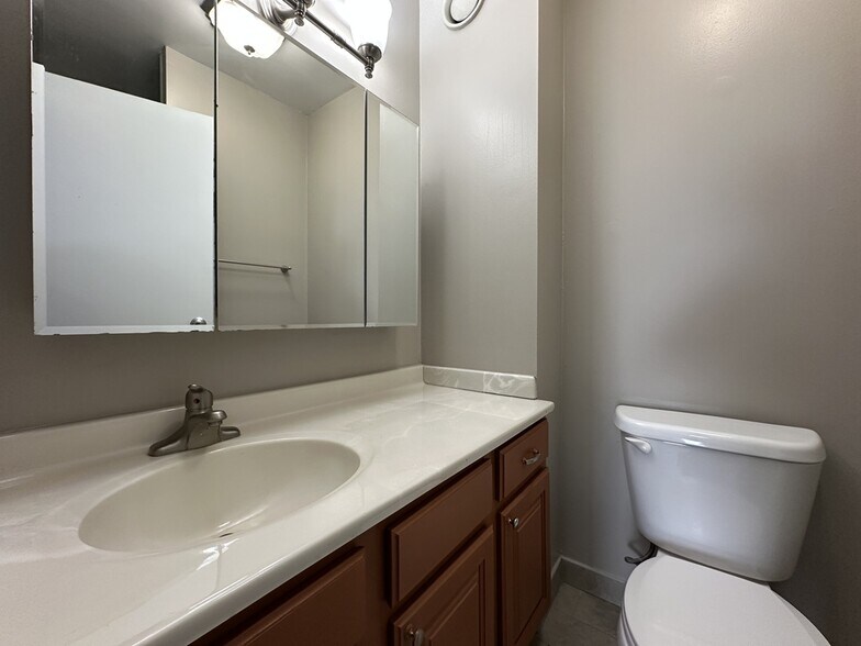 Building Photo - 4334 N Hazel St