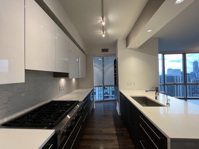 Building Photo - 1201 S Prairie Ave