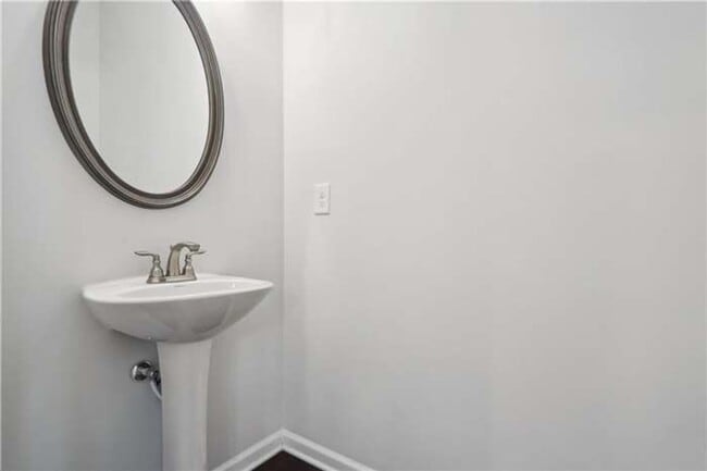 Building Photo - 4 Bedroom Townhome in Kennesaw