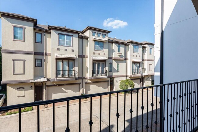Building Photo - 8817 Lakeshore Bend Dr