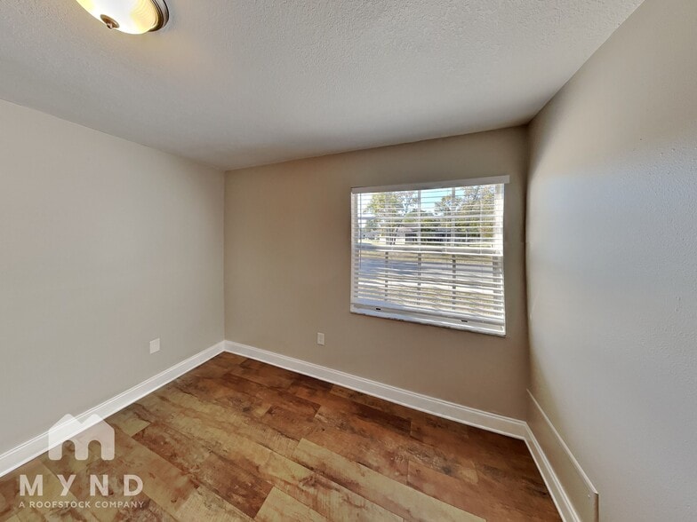 Building Photo - 13014 Woodward Dr