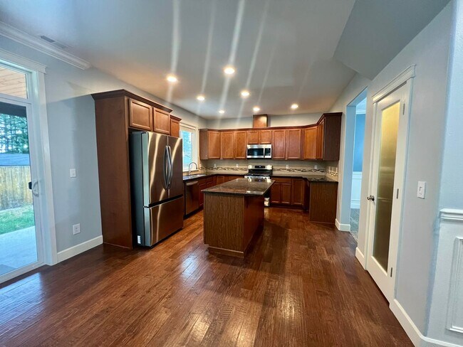 Building Photo - PENDING APPLICATION; Beautiful 5 Bedroom Home